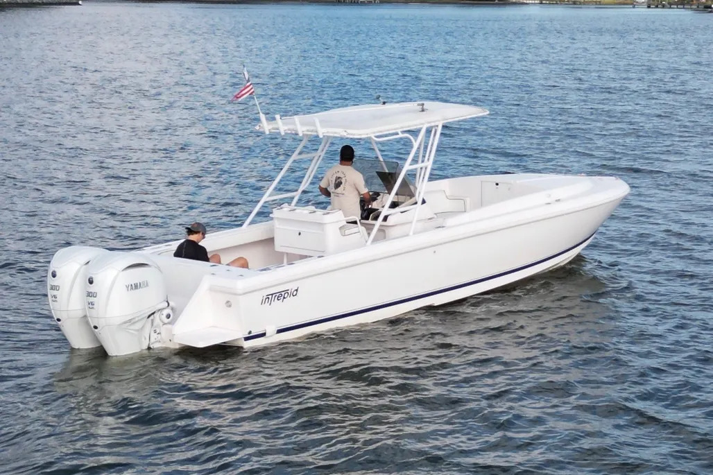 2002 Intrepid 323 CUDDY in yorktown VA