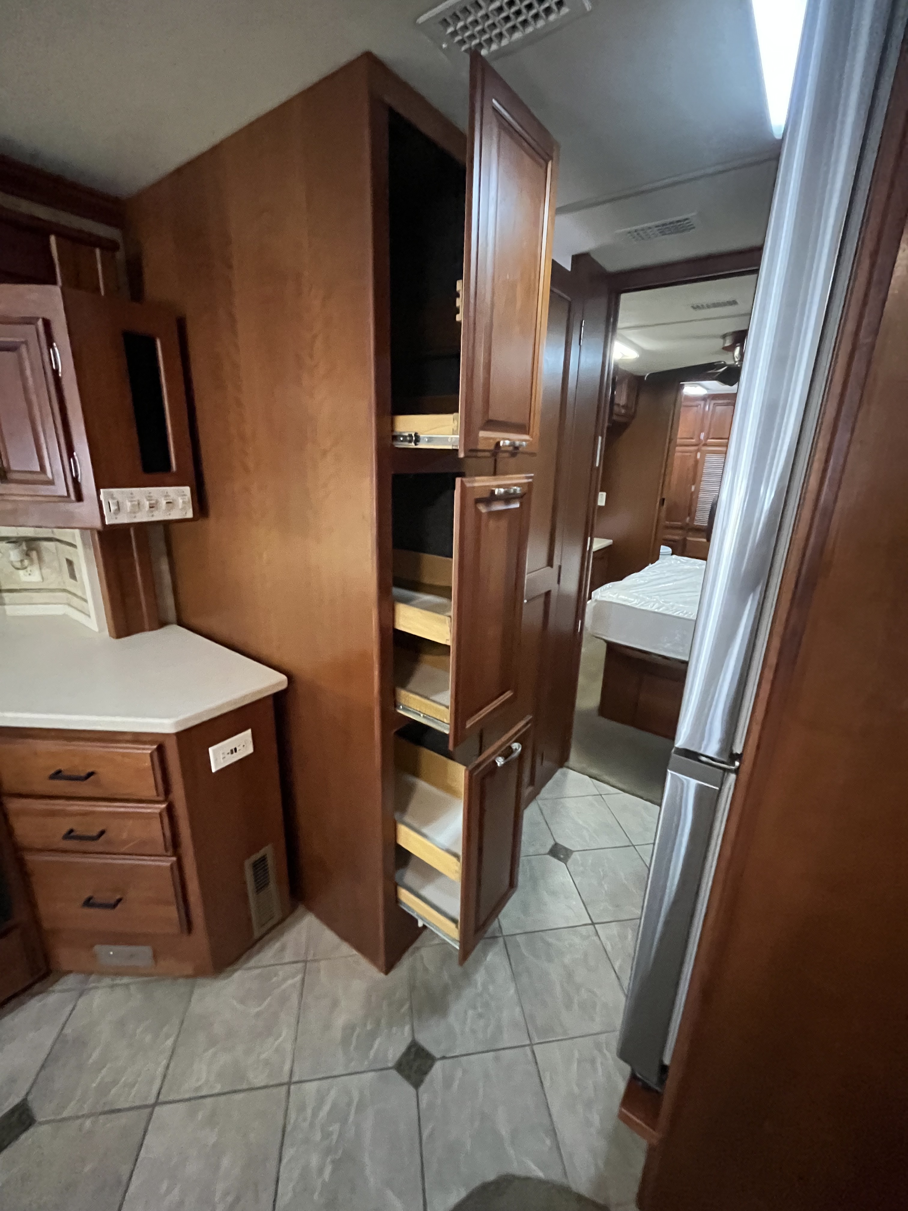 2007 Fleetwood REVOLUTION LE 40E in glendale AZ