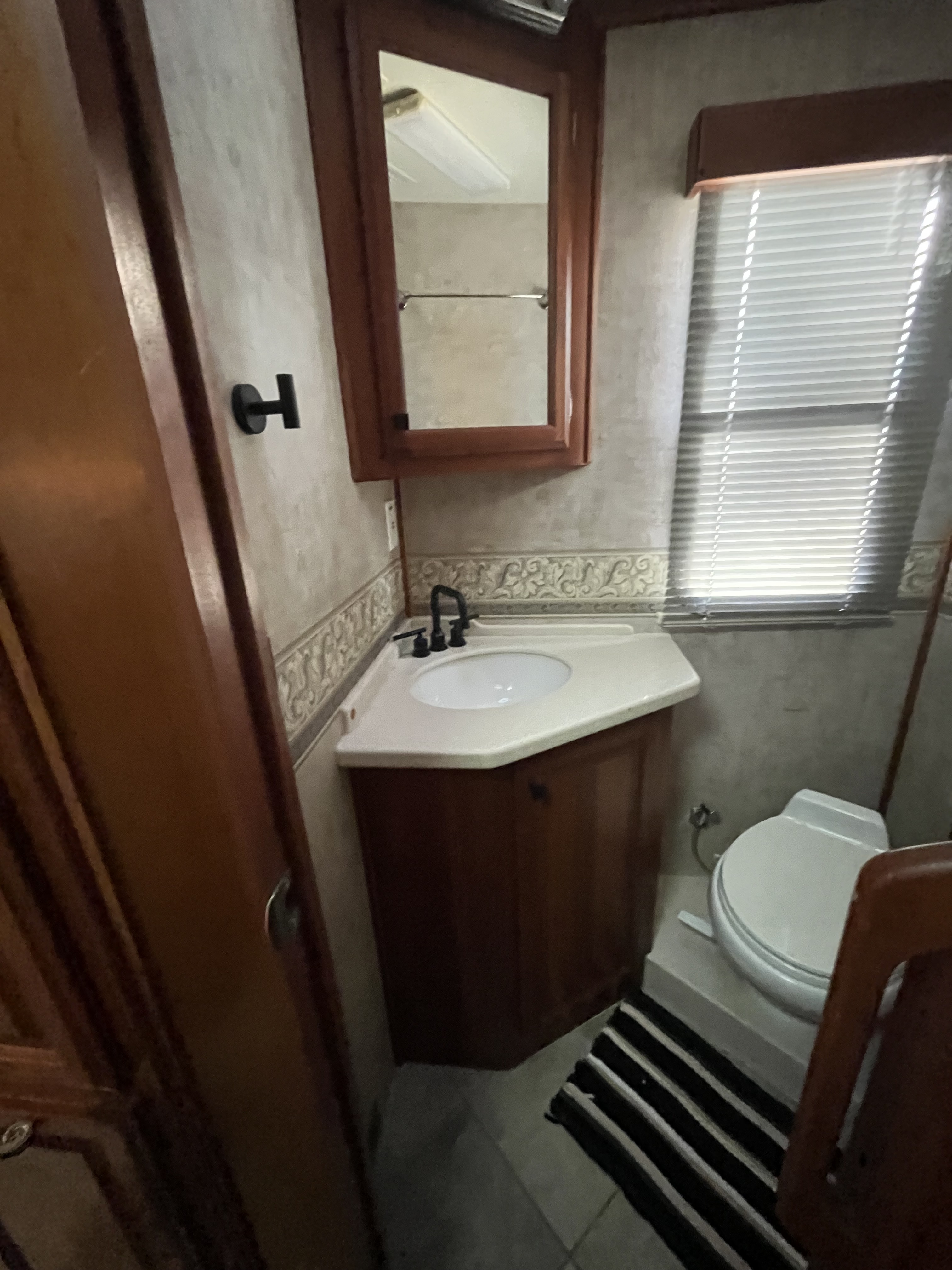 2007 Fleetwood REVOLUTION LE 40E in glendale AZ