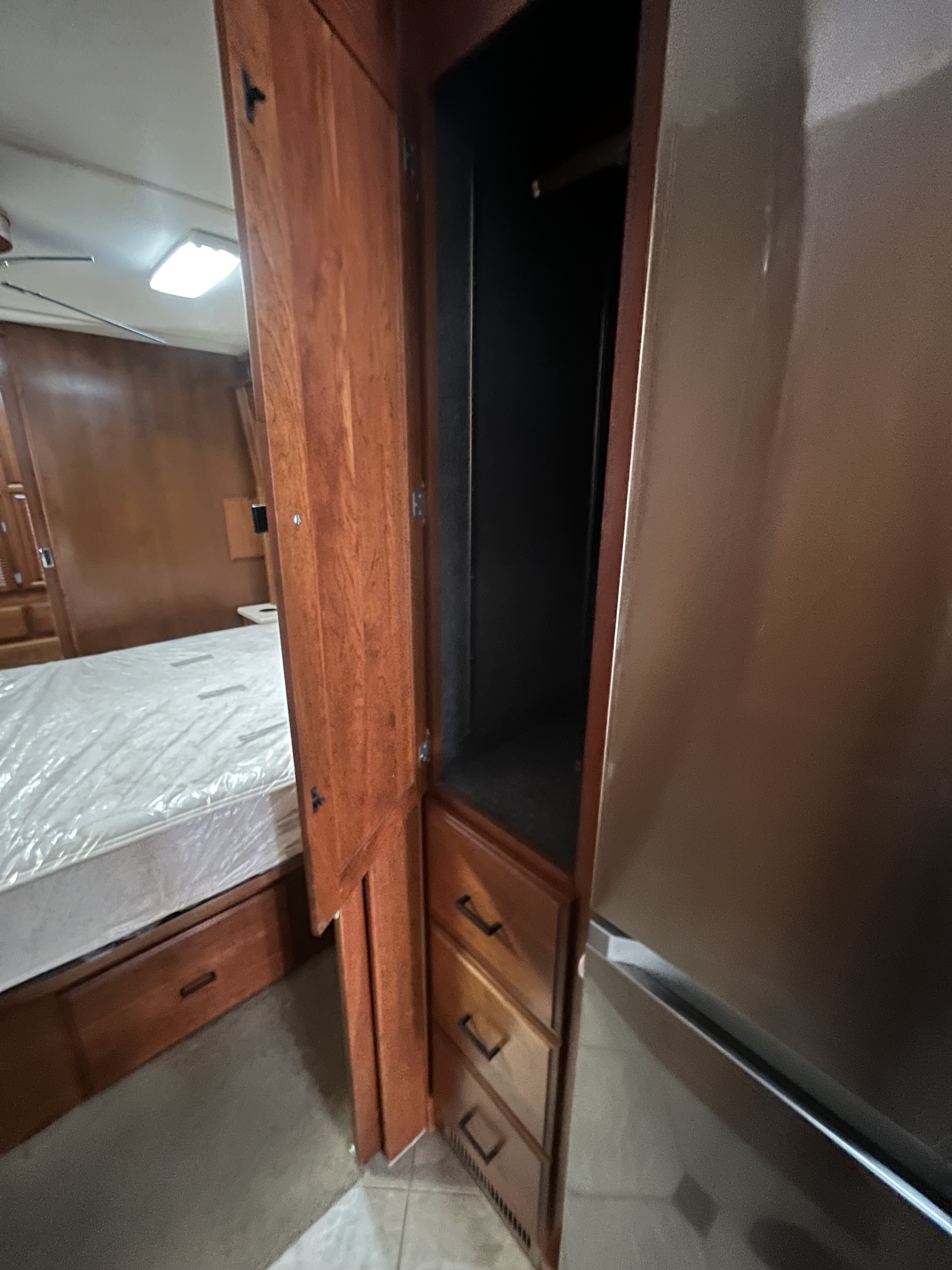 2007 Fleetwood REVOLUTION LE 40E in glendale AZ