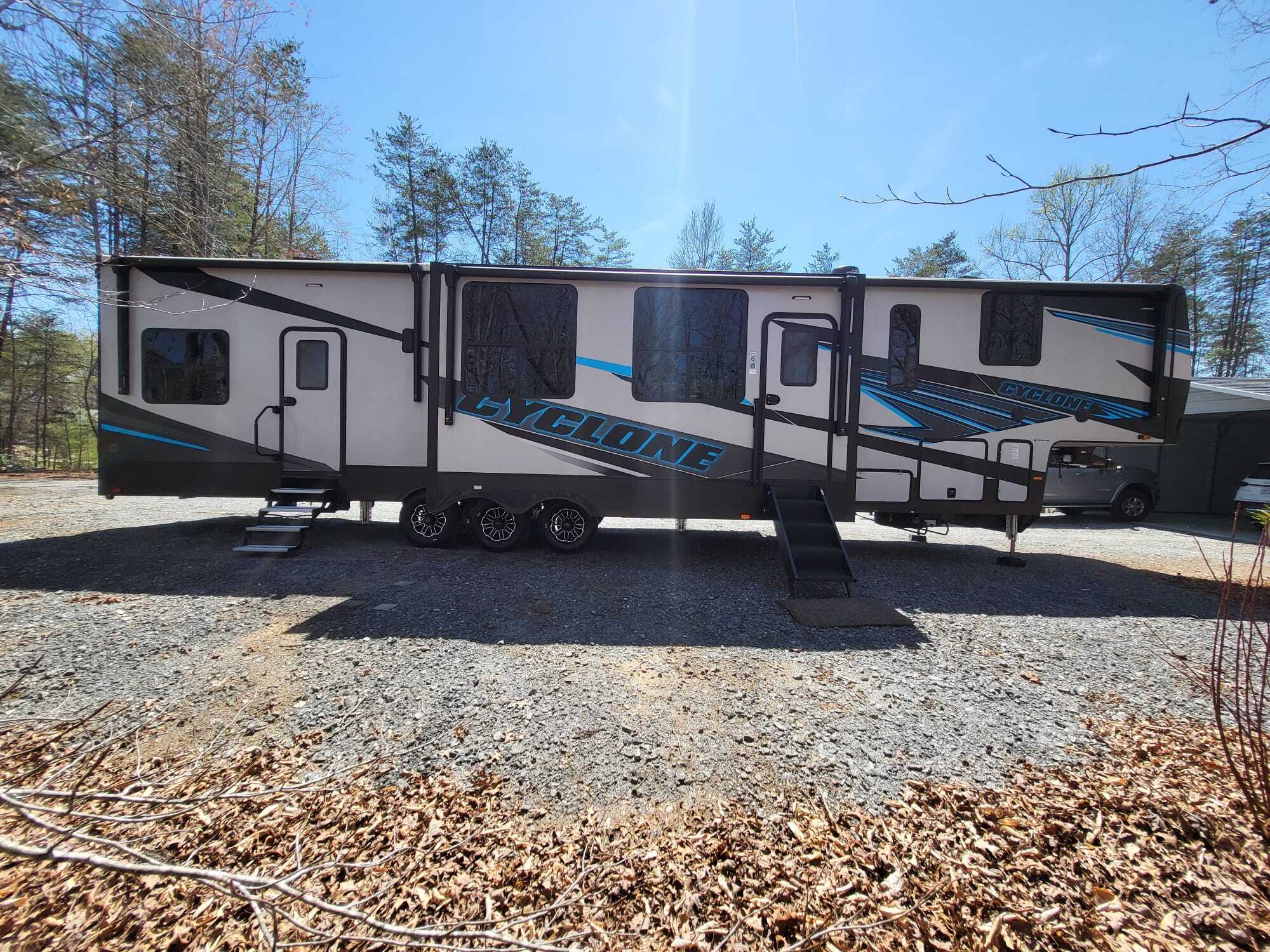 2023 Heartland CYCLONE 4014C RV