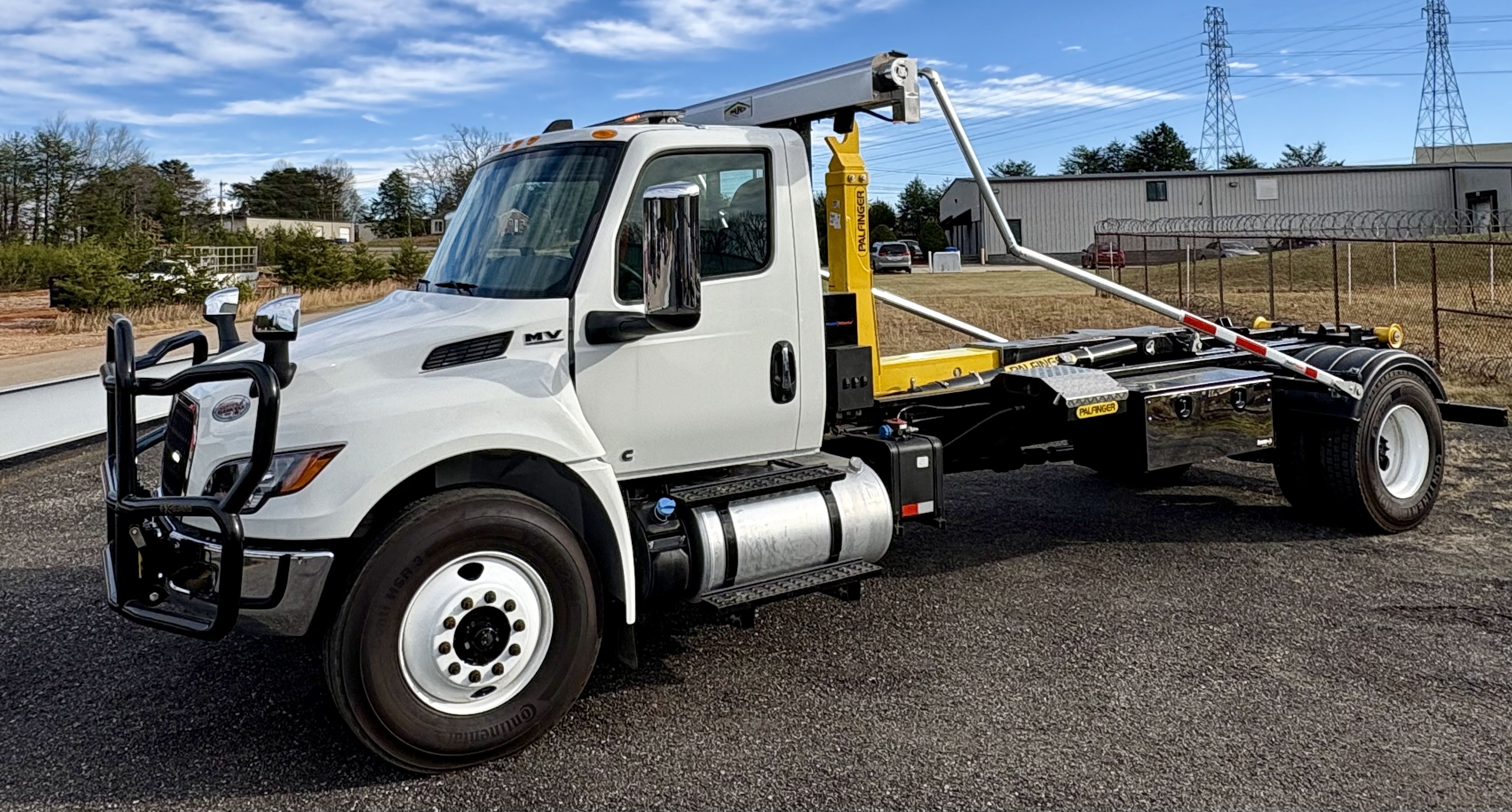 2027 INTERNATIONAL MV607 - PALFINGER HOOK LIFT WITH ACCESSORIES in Statesville, NC