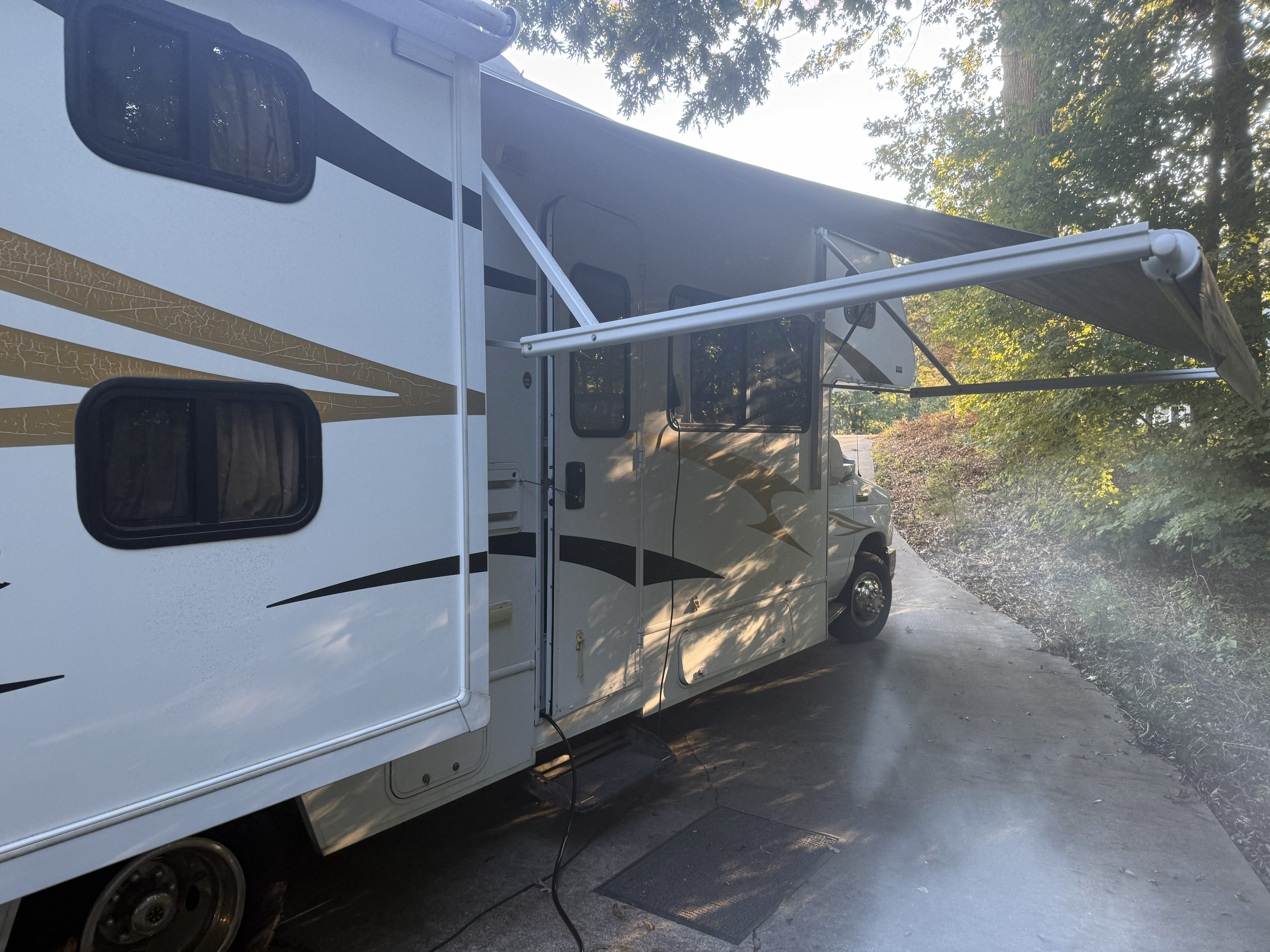 2012 Winnebago CHALET 31CR in cleveland TN