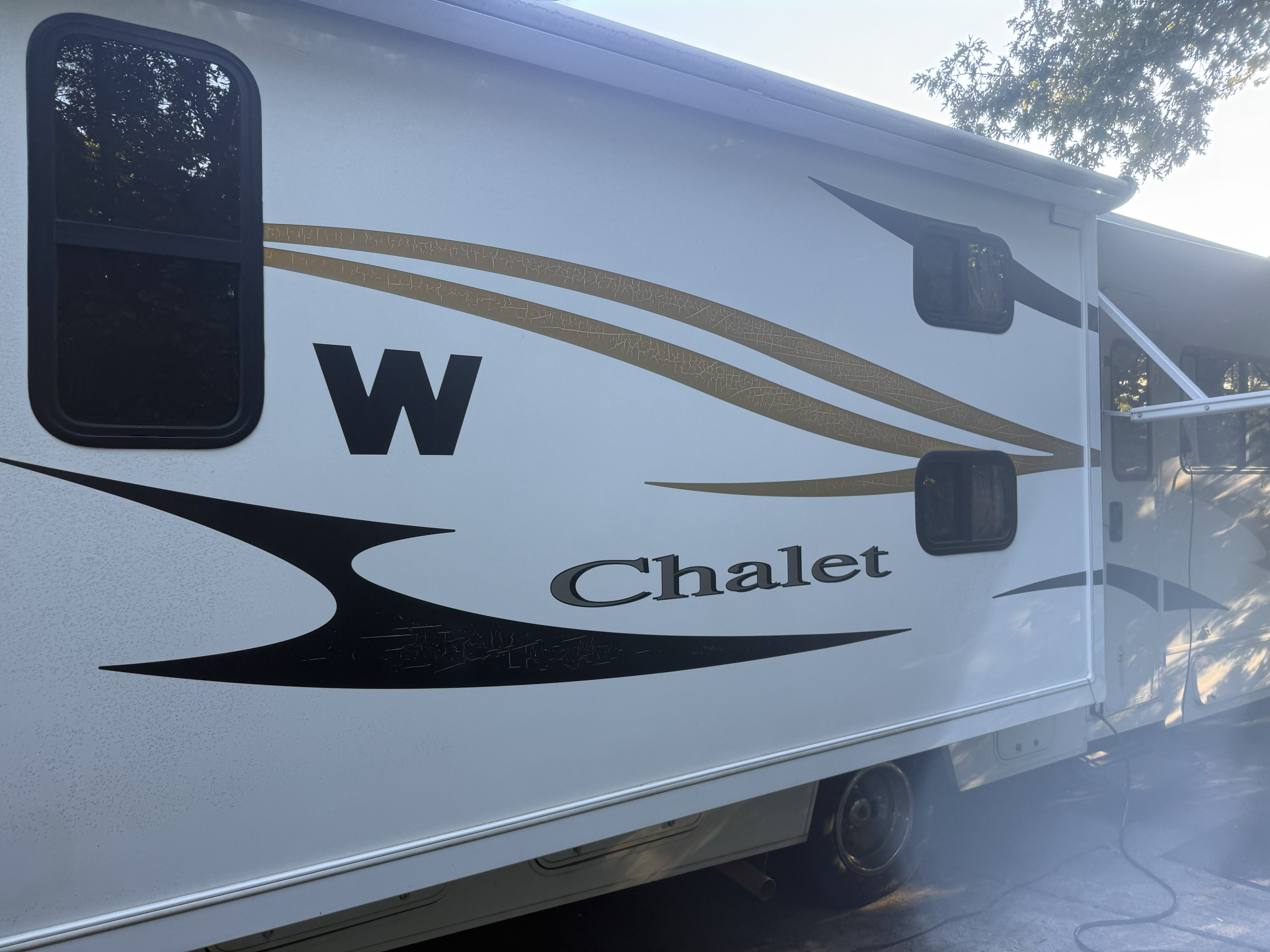 2012 Winnebago CHALET 31CR in cleveland TN