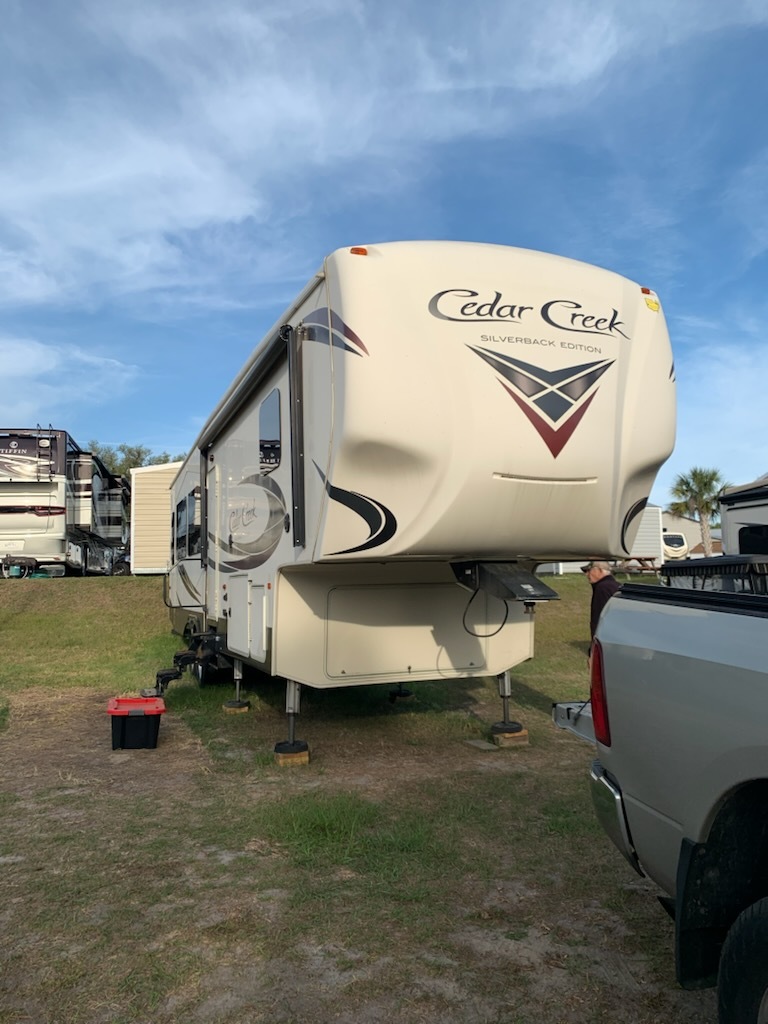 2018 Forest River CEDAR CREEK SILVERBACK 33IK RV