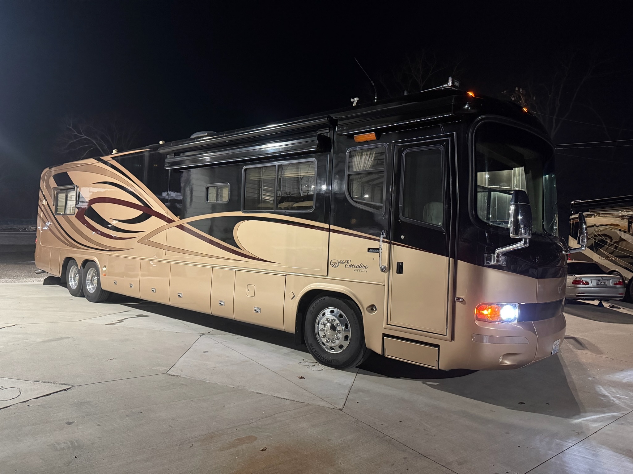 2005 Monaco Executive 43PBT Class A Diesel Motorhome - Diesel Pusher RV