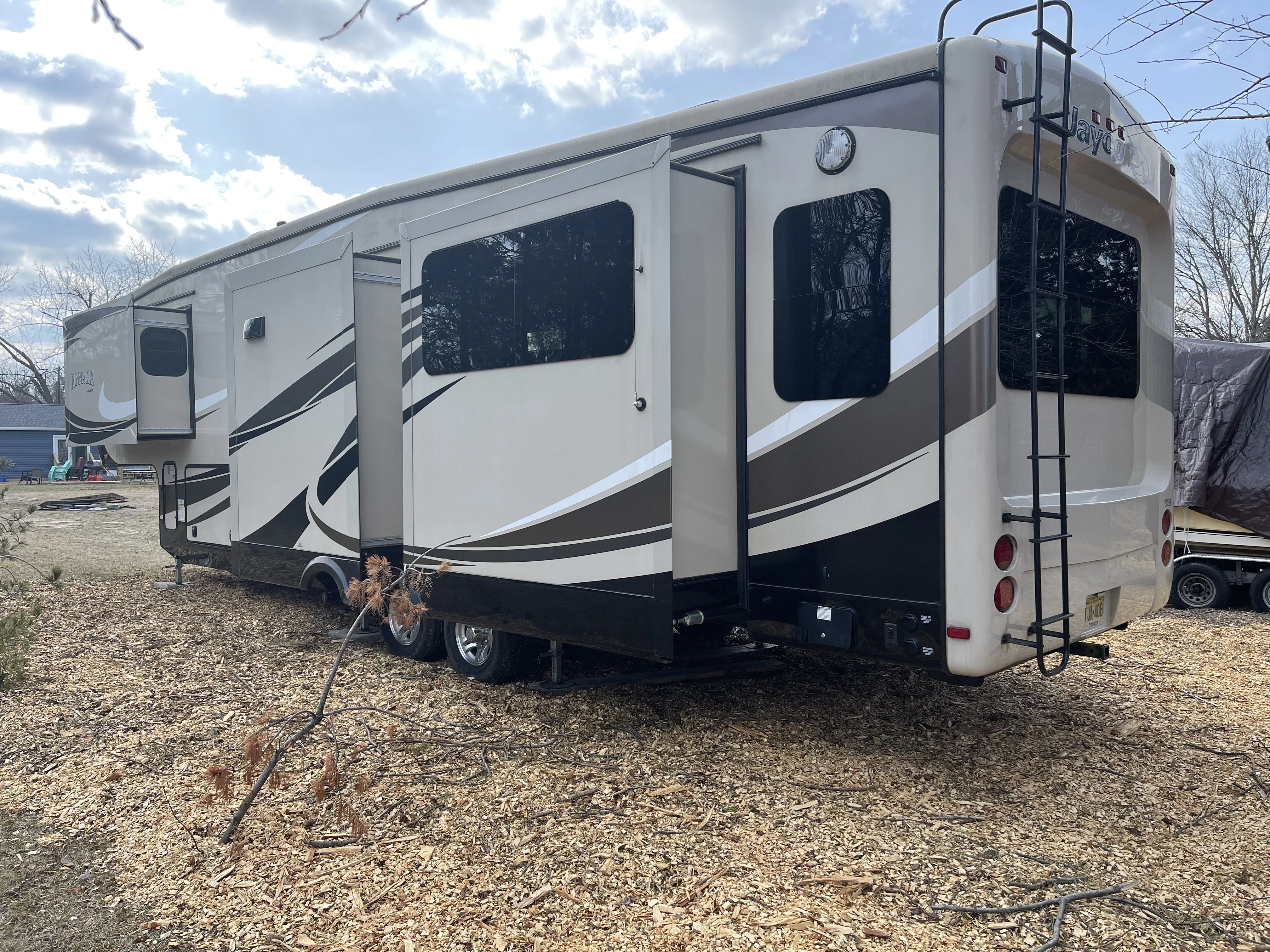 2015 Jayco PINNACLE 36REQS RV