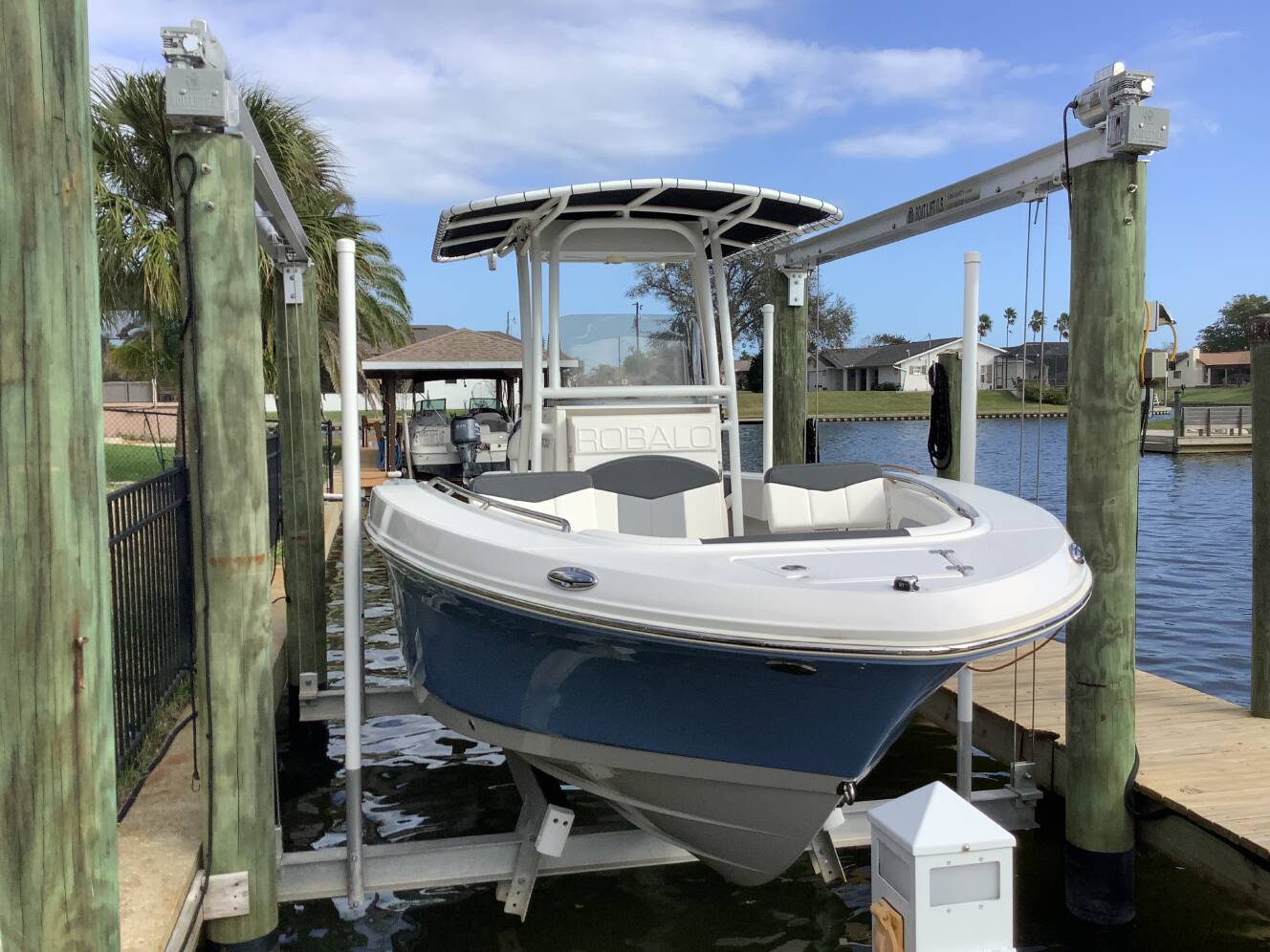A photo of this 2023 Robalo 2020 ROBALO