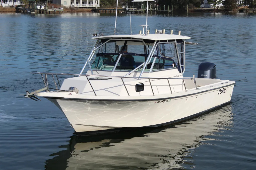 Used 2004 Parker 2510 Modified Vee Walkaround For Sale in Yorktown