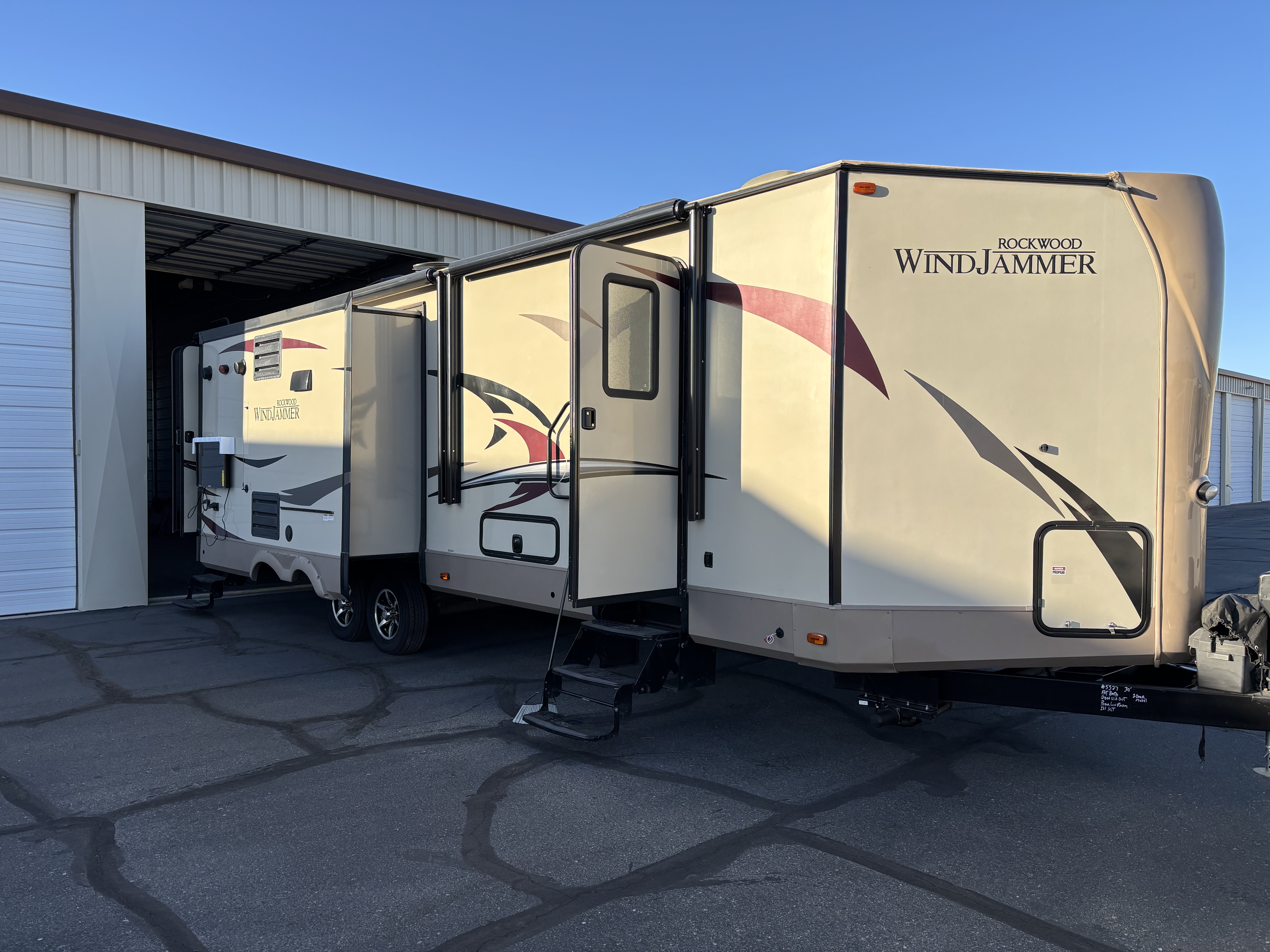2017 Forest River ROCKWOOD WINDJAMMER 3025W RV