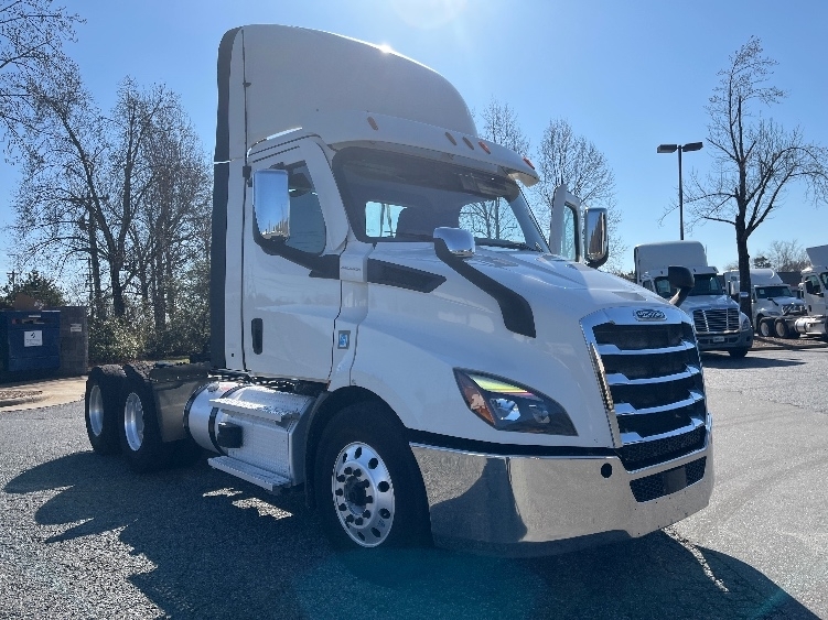 2021 FREIGHTLINER CASCADIA 116 in West Columbia, SC