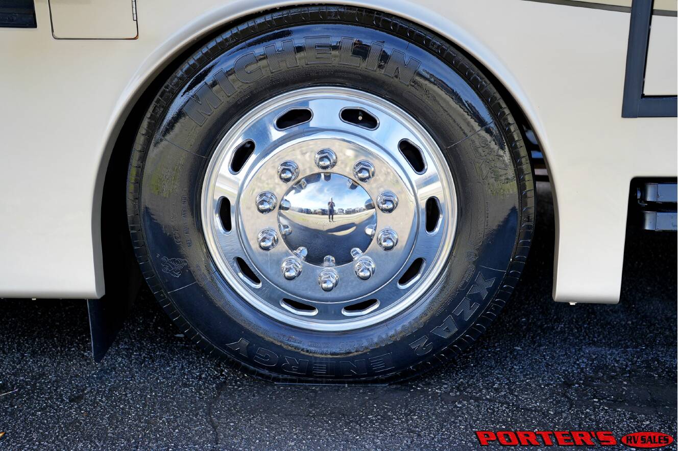 A photo of this 2012 Fleetwood DISCOVERY 40X
