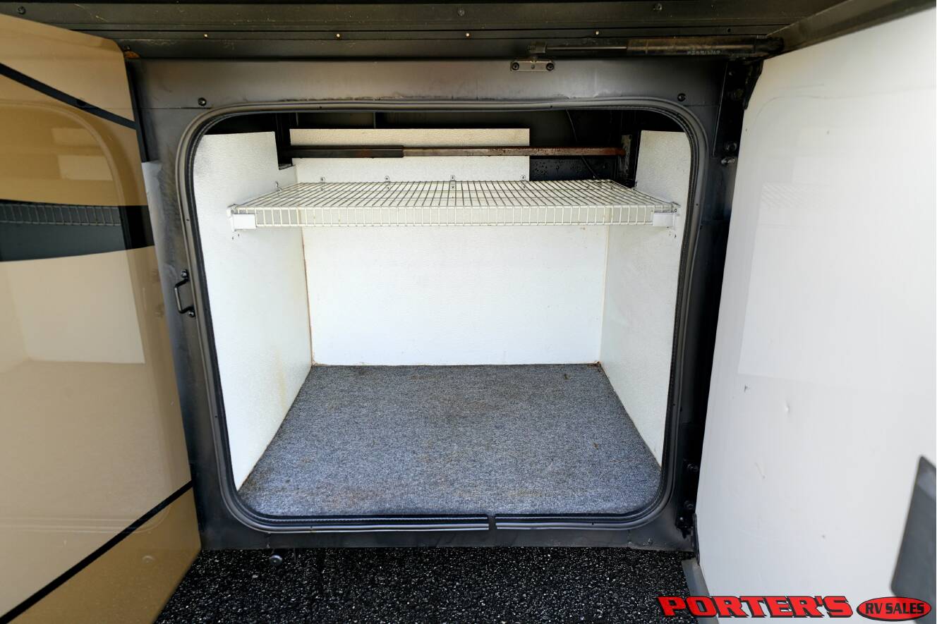 A photo of this 2012 Fleetwood DISCOVERY 40X