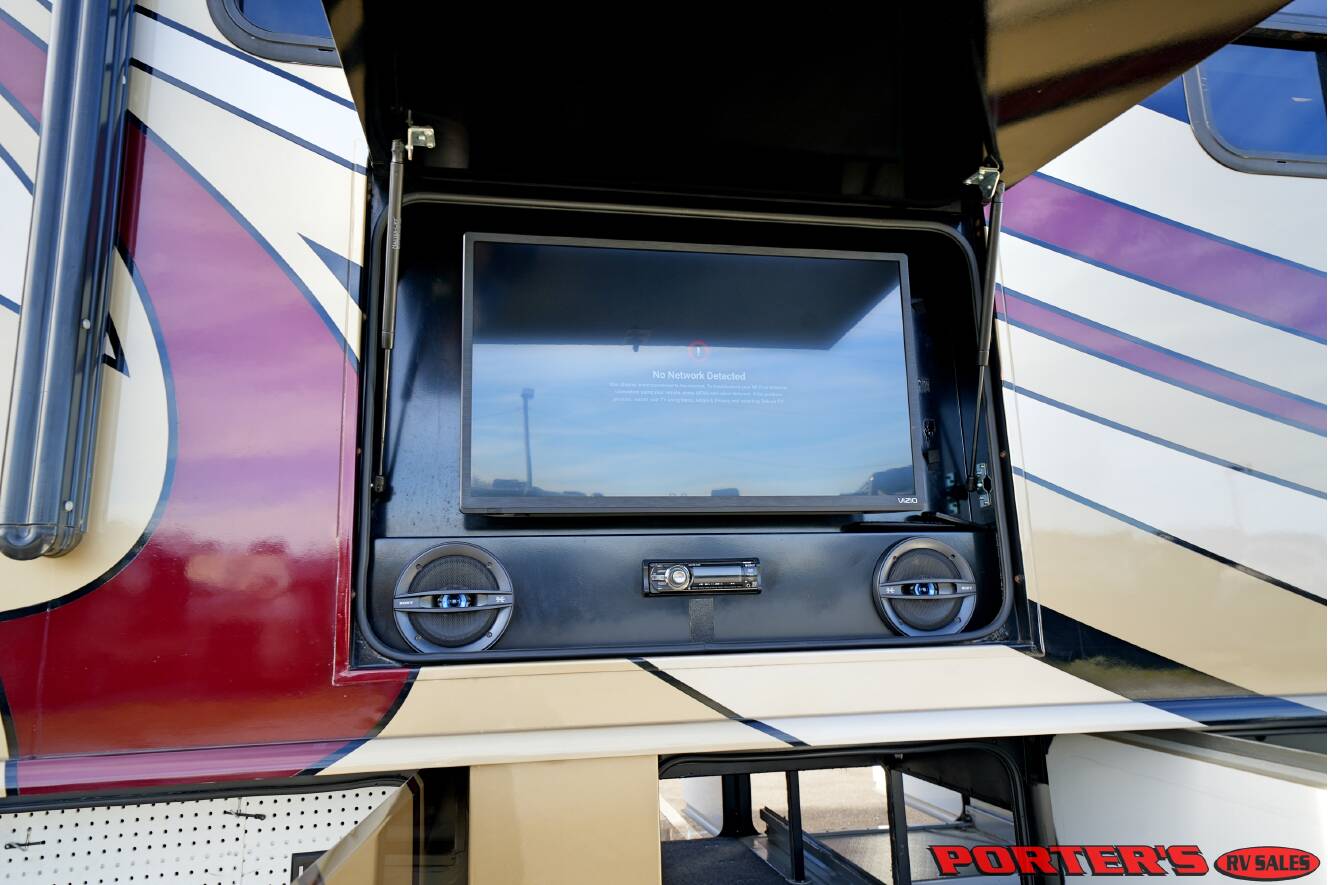 A photo of this 2012 Fleetwood DISCOVERY 40X