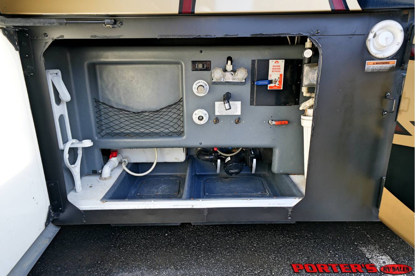 A photo of this 2012 Fleetwood DISCOVERY 40X