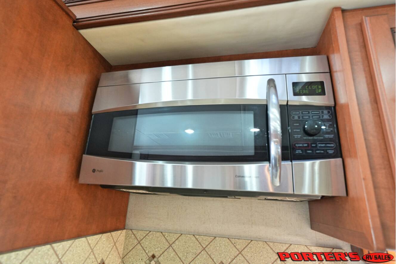 A photo of this 2012 Fleetwood DISCOVERY 40X