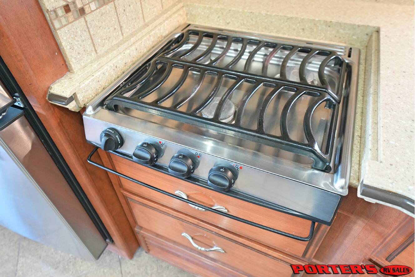 A photo of this 2012 Fleetwood DISCOVERY 40X