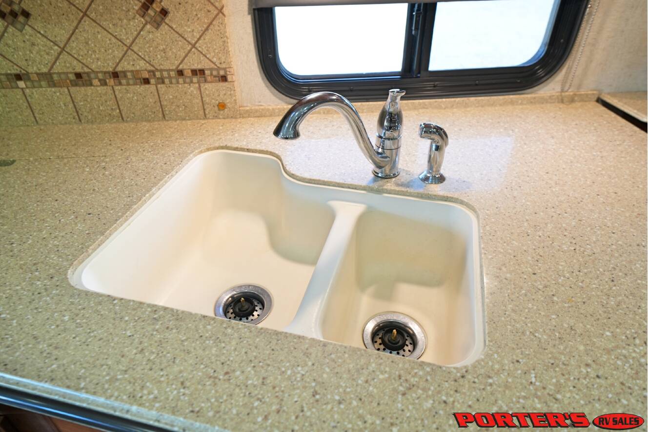 A photo of this 2012 Fleetwood DISCOVERY 40X