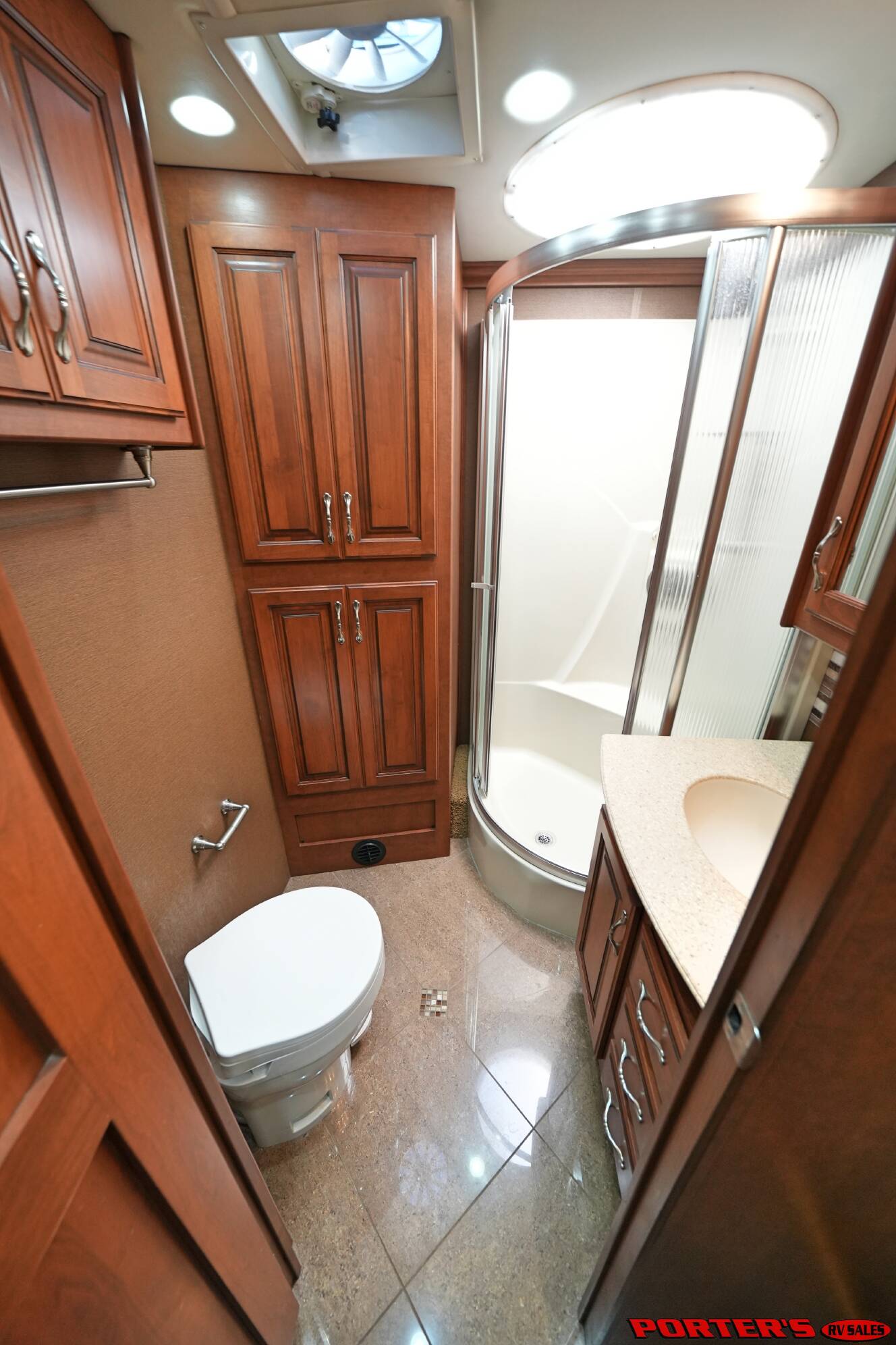 A photo of this 2012 Fleetwood DISCOVERY 40X