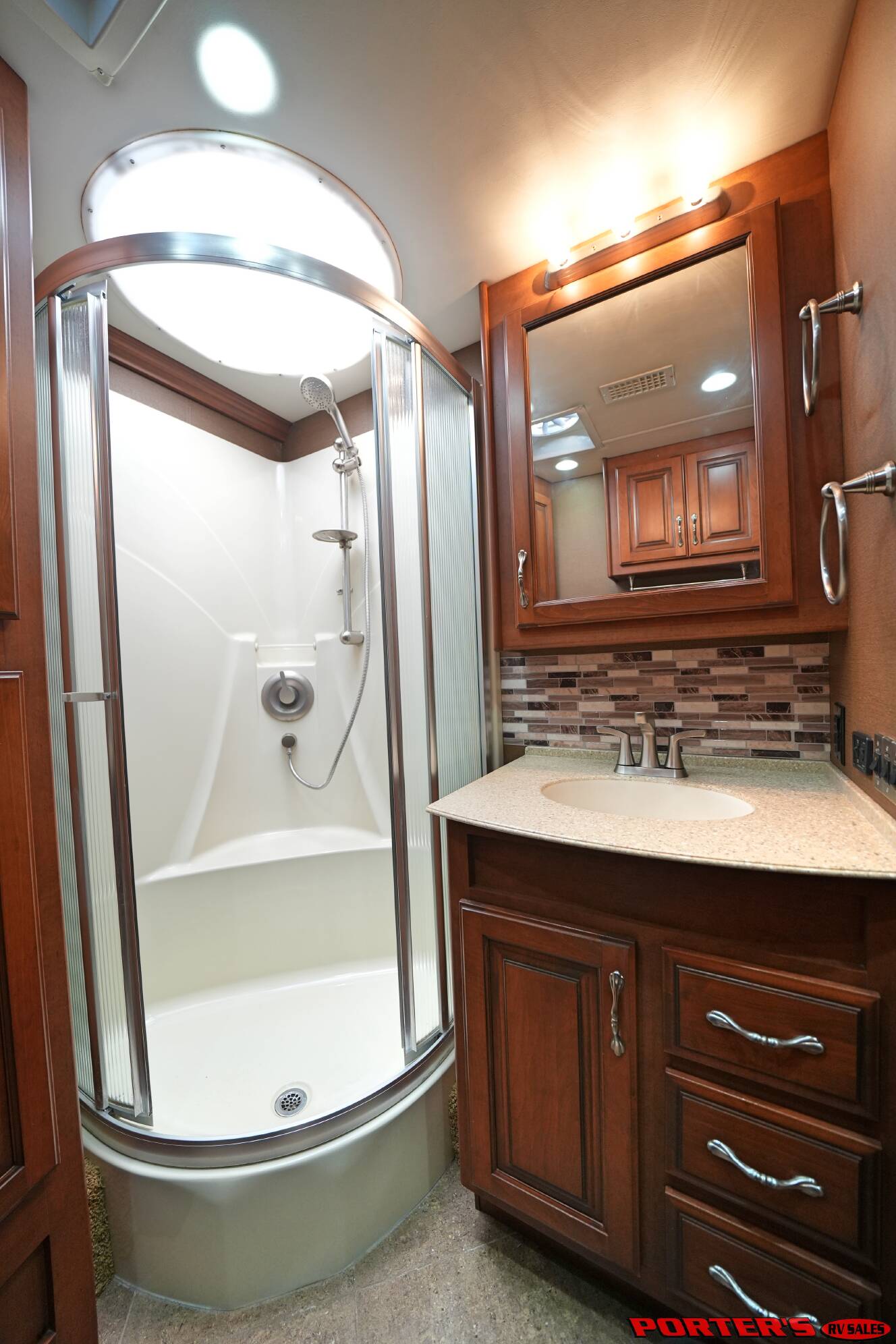 A photo of this 2012 Fleetwood DISCOVERY 40X