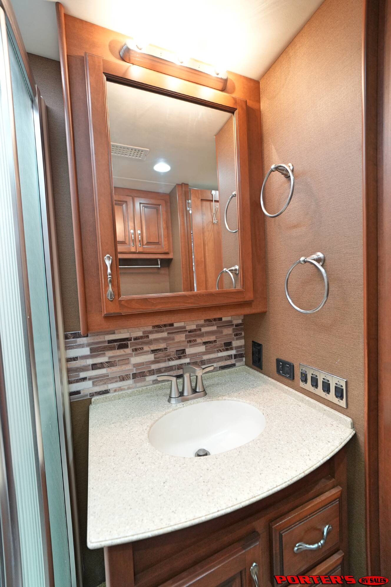 A photo of this 2012 Fleetwood DISCOVERY 40X