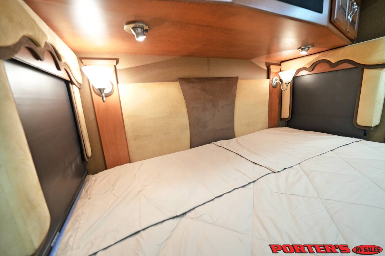 A photo of this 2012 Fleetwood DISCOVERY 40X