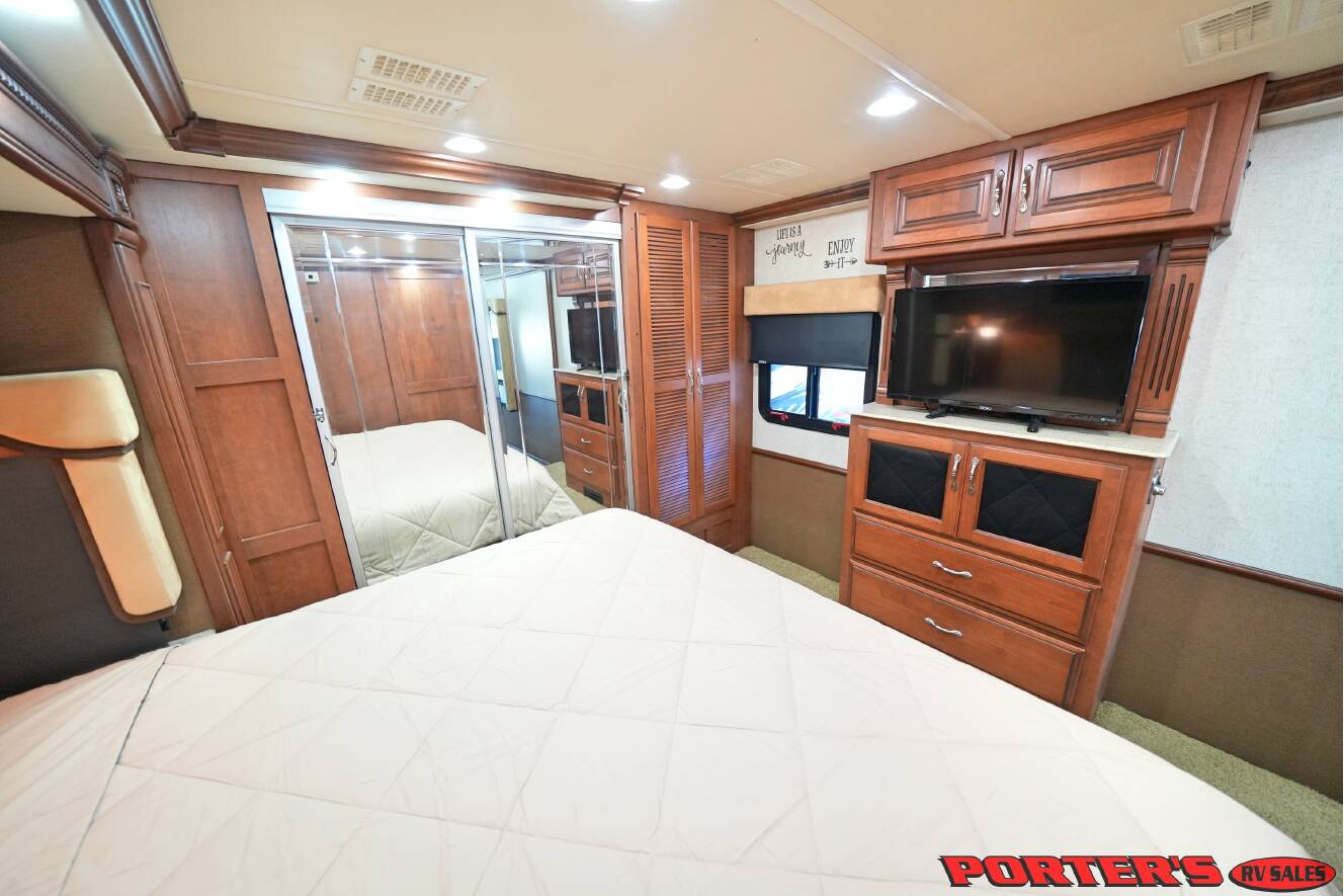 A photo of this 2012 Fleetwood DISCOVERY 40X