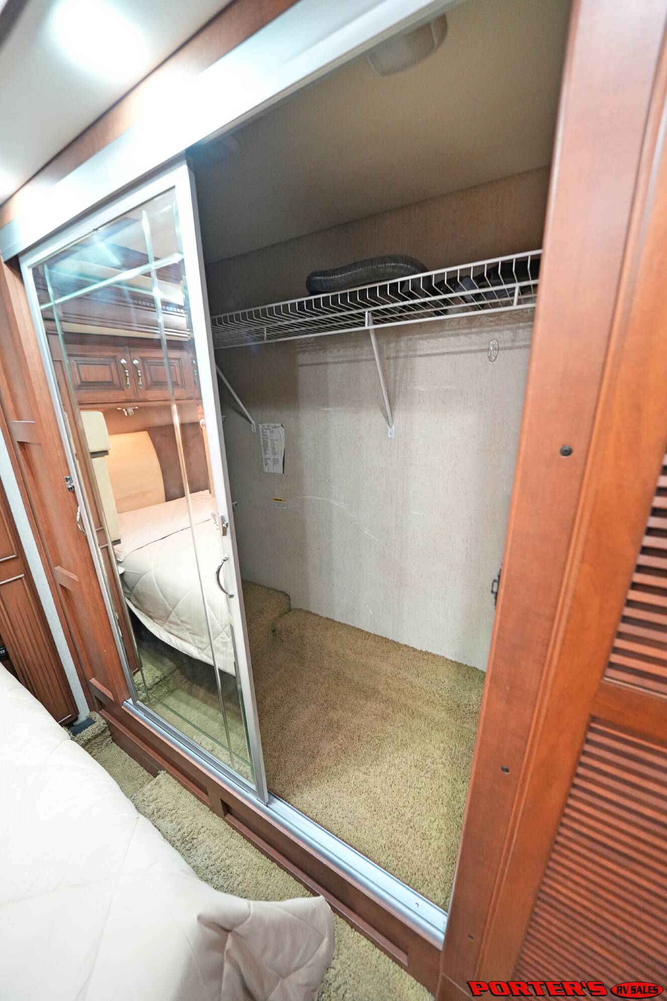 A photo of this 2012 Fleetwood DISCOVERY 40X