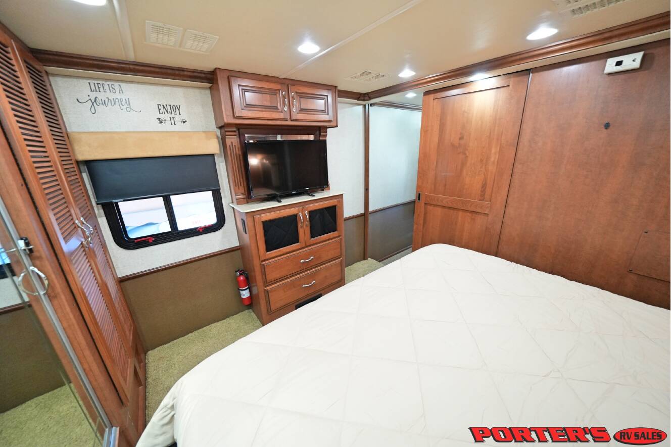 A photo of this 2012 Fleetwood DISCOVERY 40X