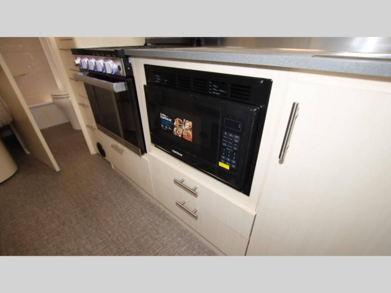 A photo of this 2026 Airstream Flying Cloud 30FB Bunk