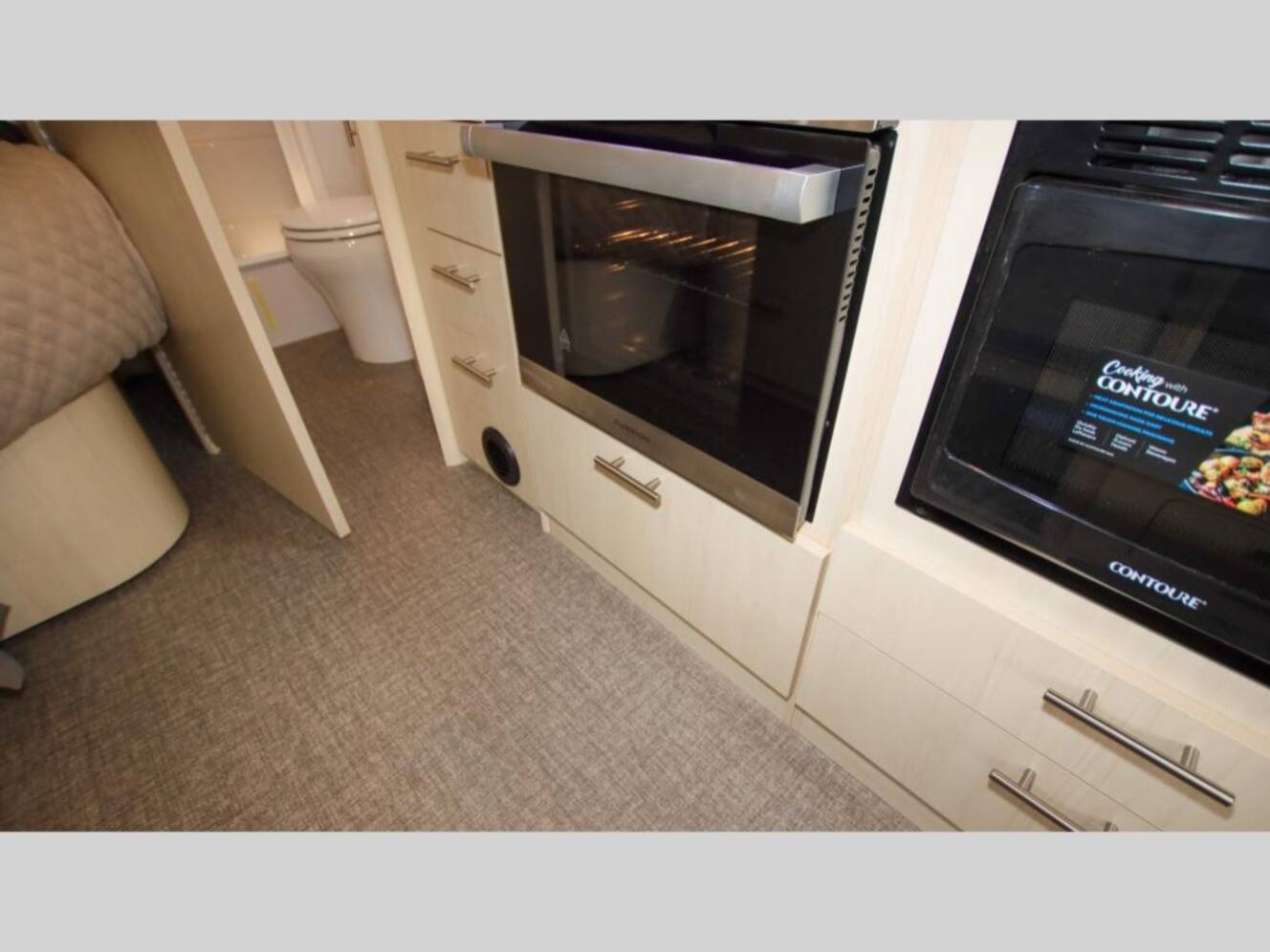 A photo of this 2026 Airstream Flying Cloud 30FB Bunk