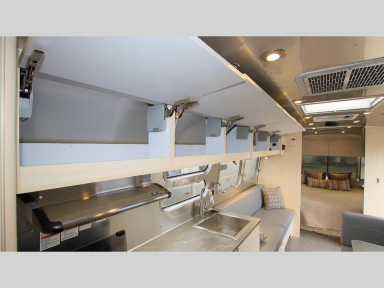 A photo of this 2026 Airstream Flying Cloud 30FB Bunk