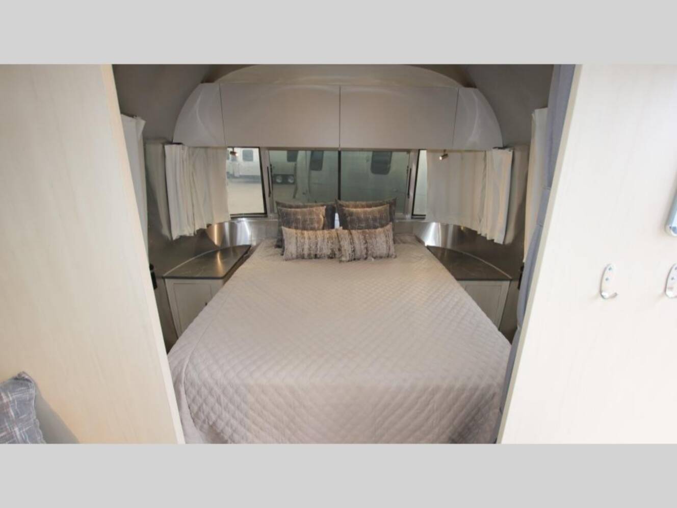 A photo of this 2026 Airstream Flying Cloud 30FB Bunk