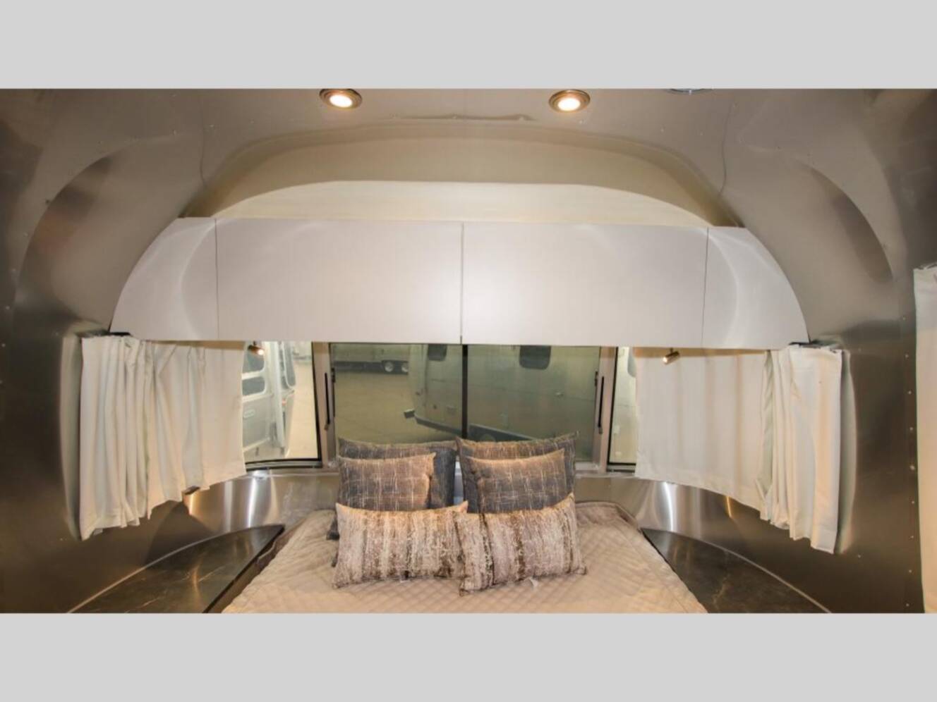A photo of this 2026 Airstream Flying Cloud 30FB Bunk