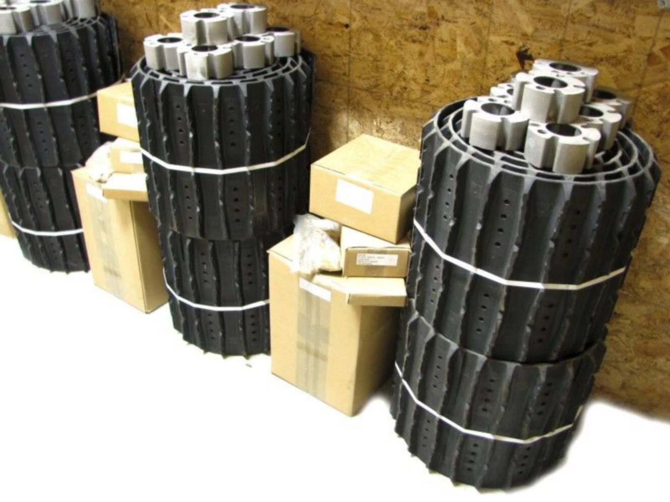 A photo of this 2022 Argo ARGO 8X8 RUBBER TRACKS