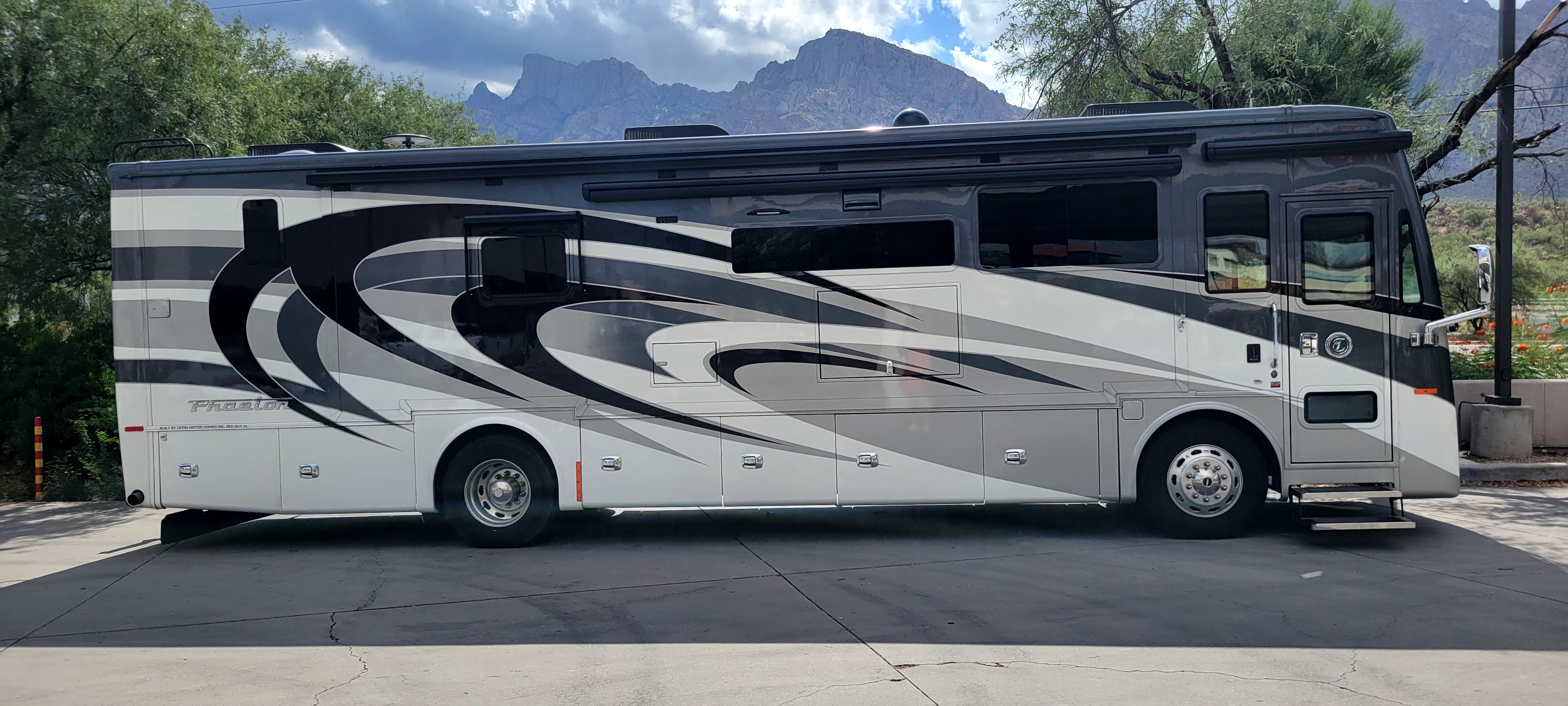 2021 Tiffin Motorhomes PHAETON 37 BH RV