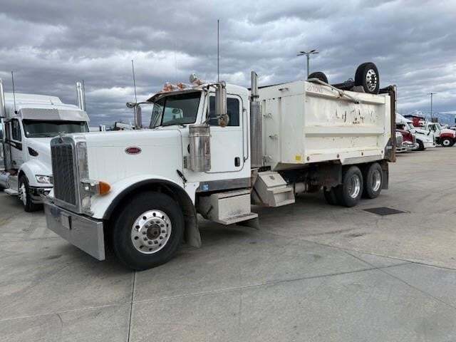 ピータービルト 379 ウィズ / 5アクスル　マック・ボディ・ダンプ Amazon.co.jp: DCP 1/64 シアン ピータービルト 379 60インチ