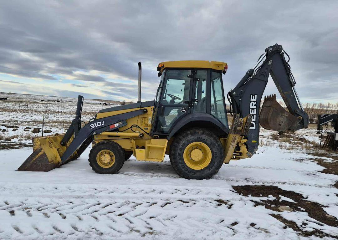 2010 JOHN DEERE 310J in Roberts, MT