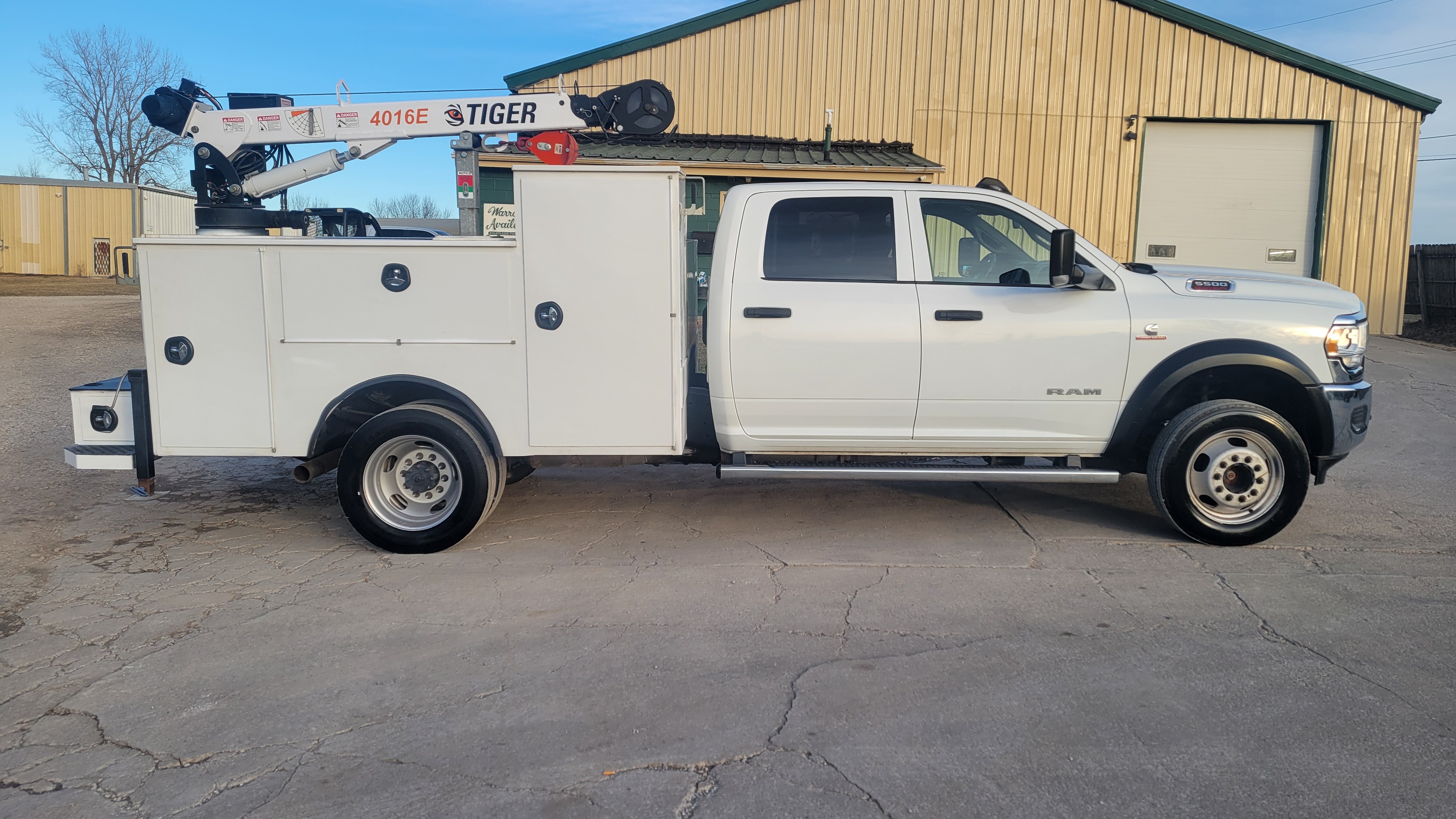 2022 RAM 5500 CREW CAB CHASSIS in Savannah, MO