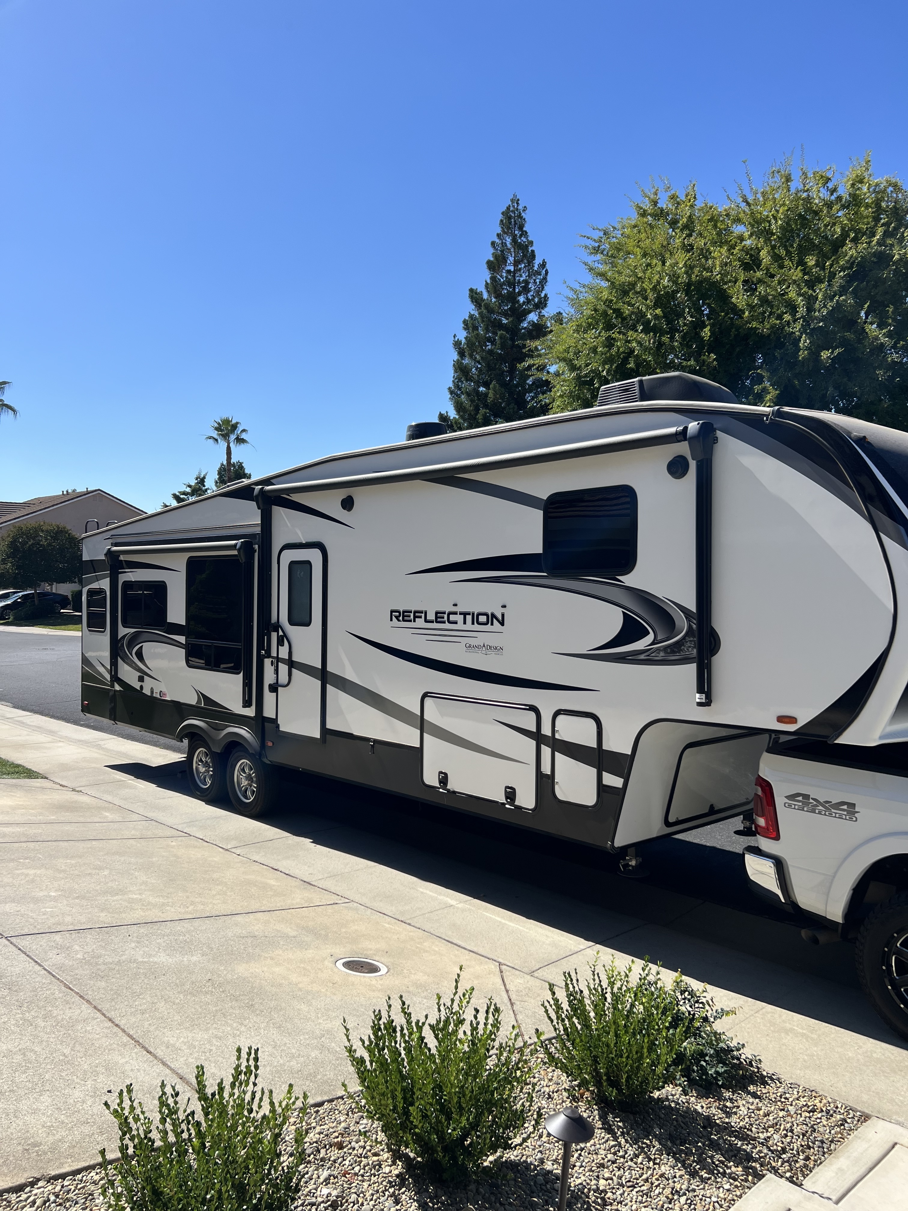 2022 Grand Design REFLECTION 337RLS RV