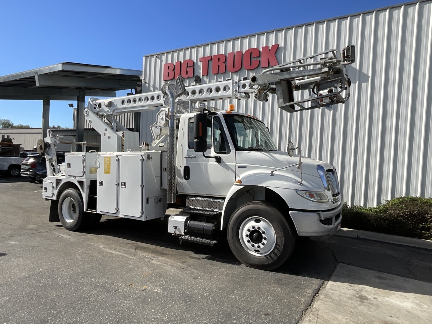 2011 INTERNATIONAL 4300 in Fontana, CA