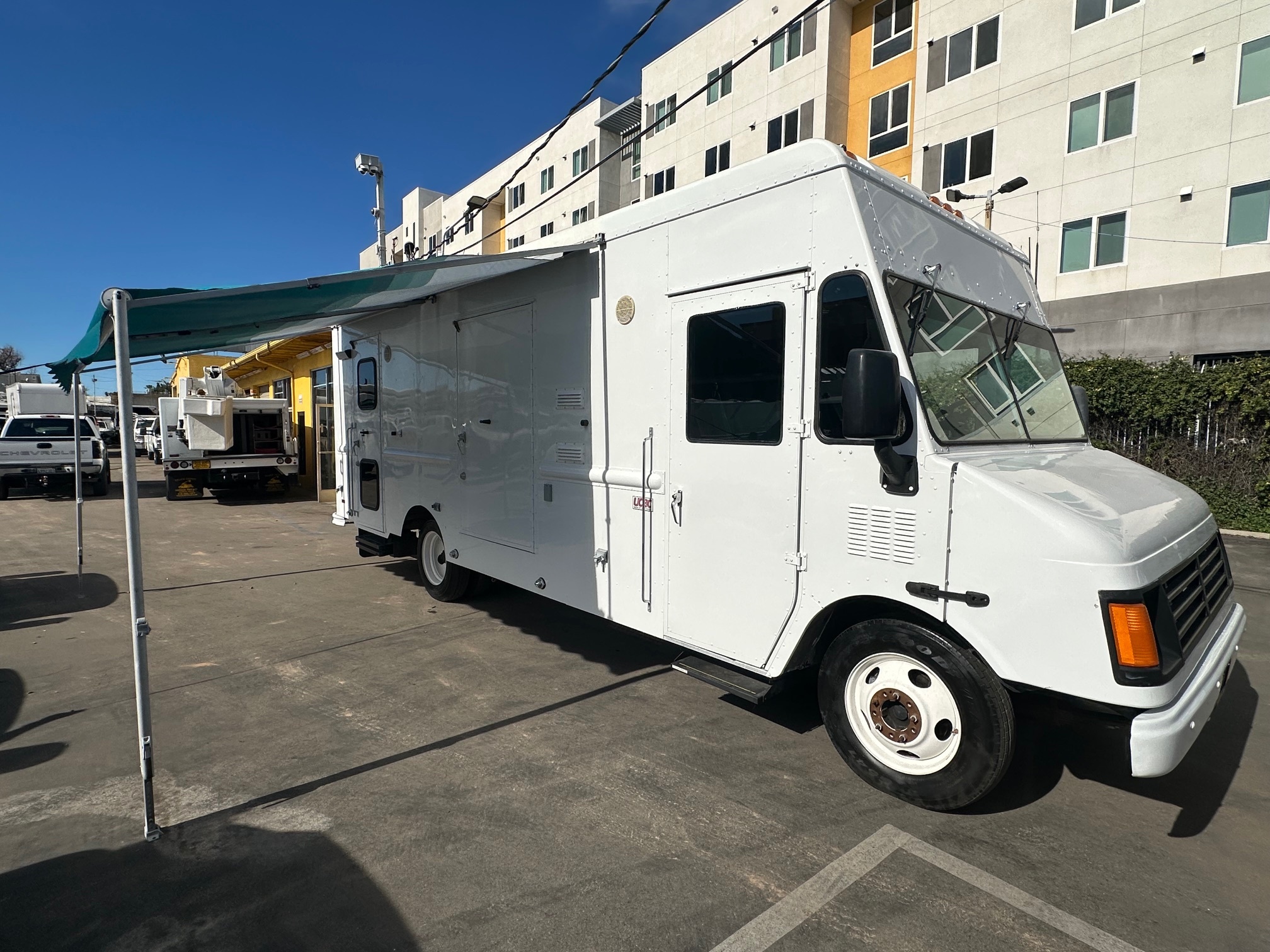 2002 CHEVROLET Workhorse Stepvan in North Hills, CA