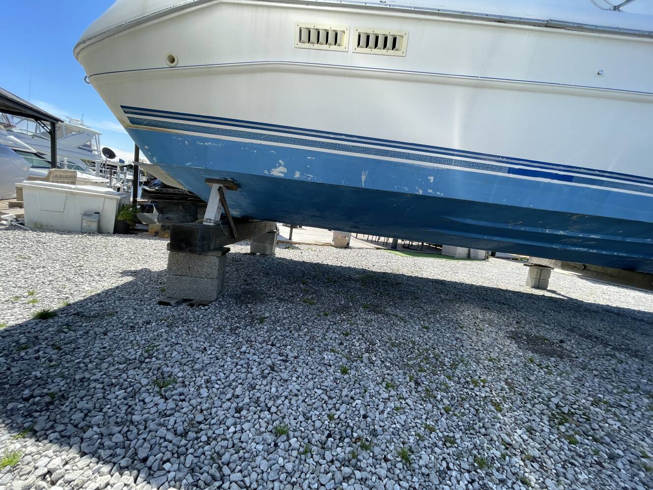 A photo of this 1990 Sea Ray 310 Sundancer