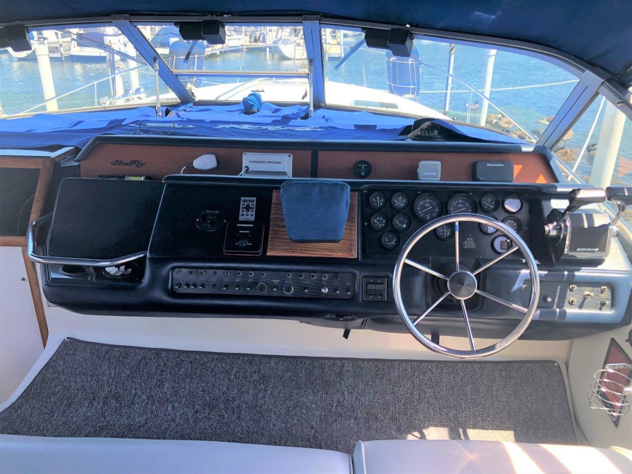 1990 Sea Ray 310 Sundancer in southfield MI
