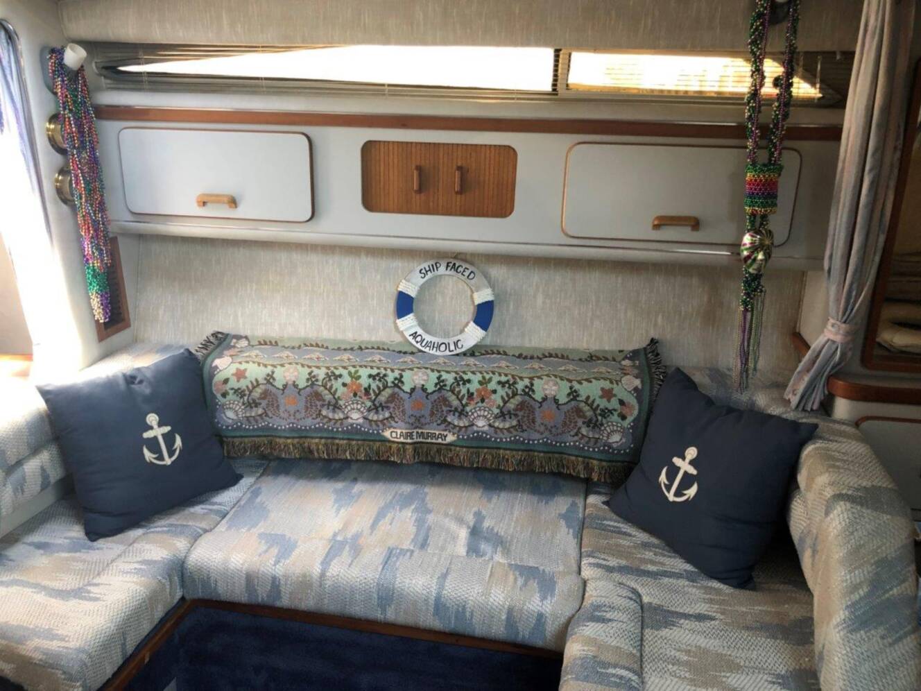 A photo of this 1990 Sea Ray 310 Sundancer
