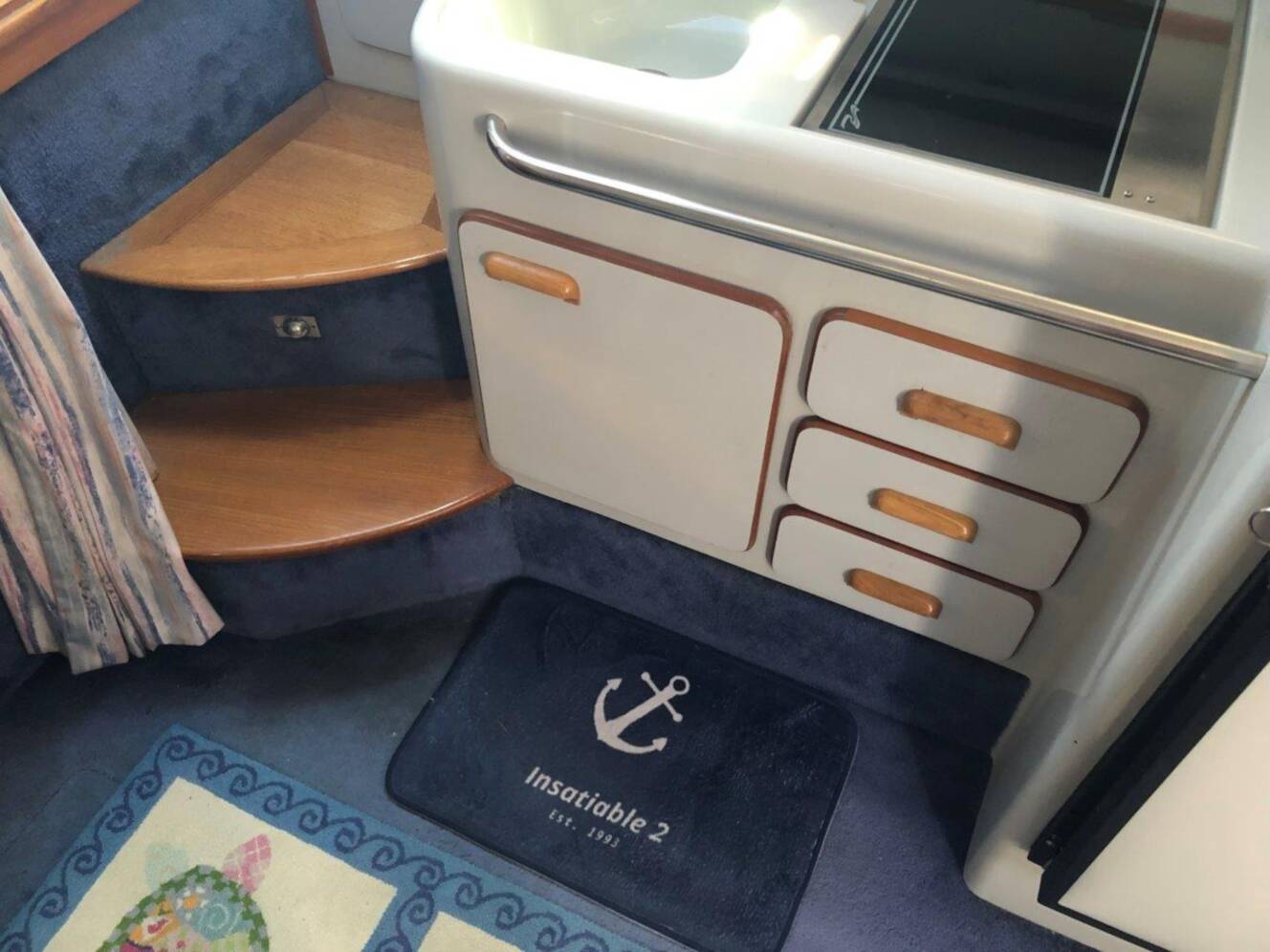 A photo of this 1990 Sea Ray 310 Sundancer