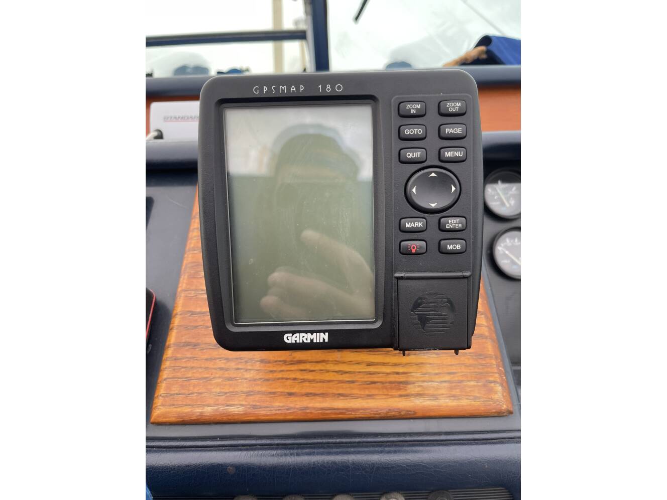 A photo of this 1990 Sea Ray 310 Sundancer