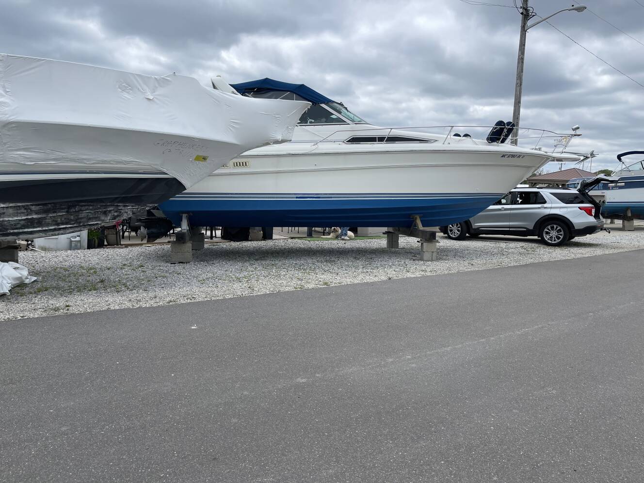 A photo of this 1990 Sea Ray 310 Sundancer