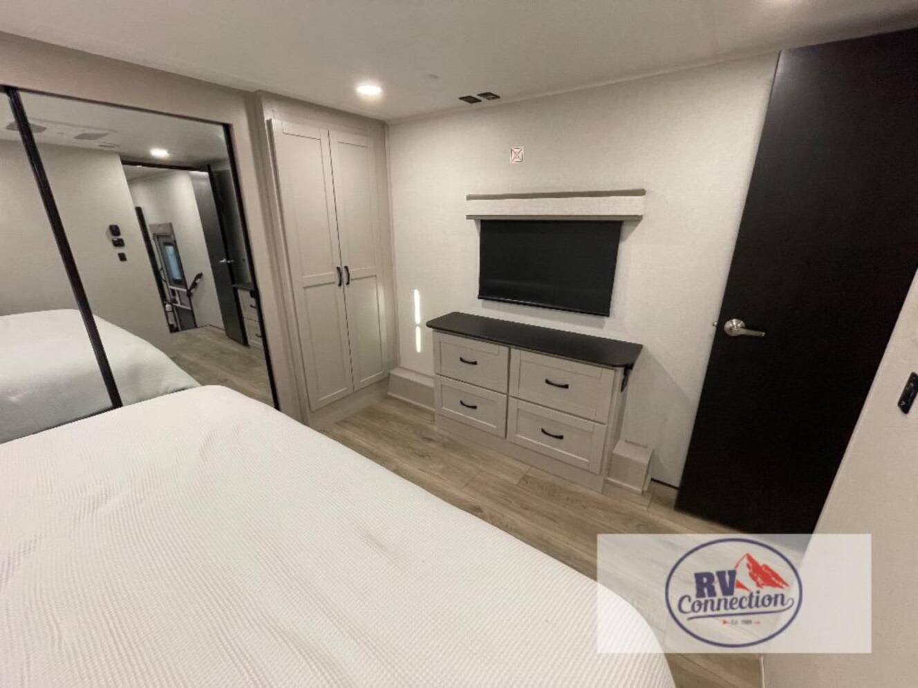 A photo of this 2026 Jayco Seismic 395
