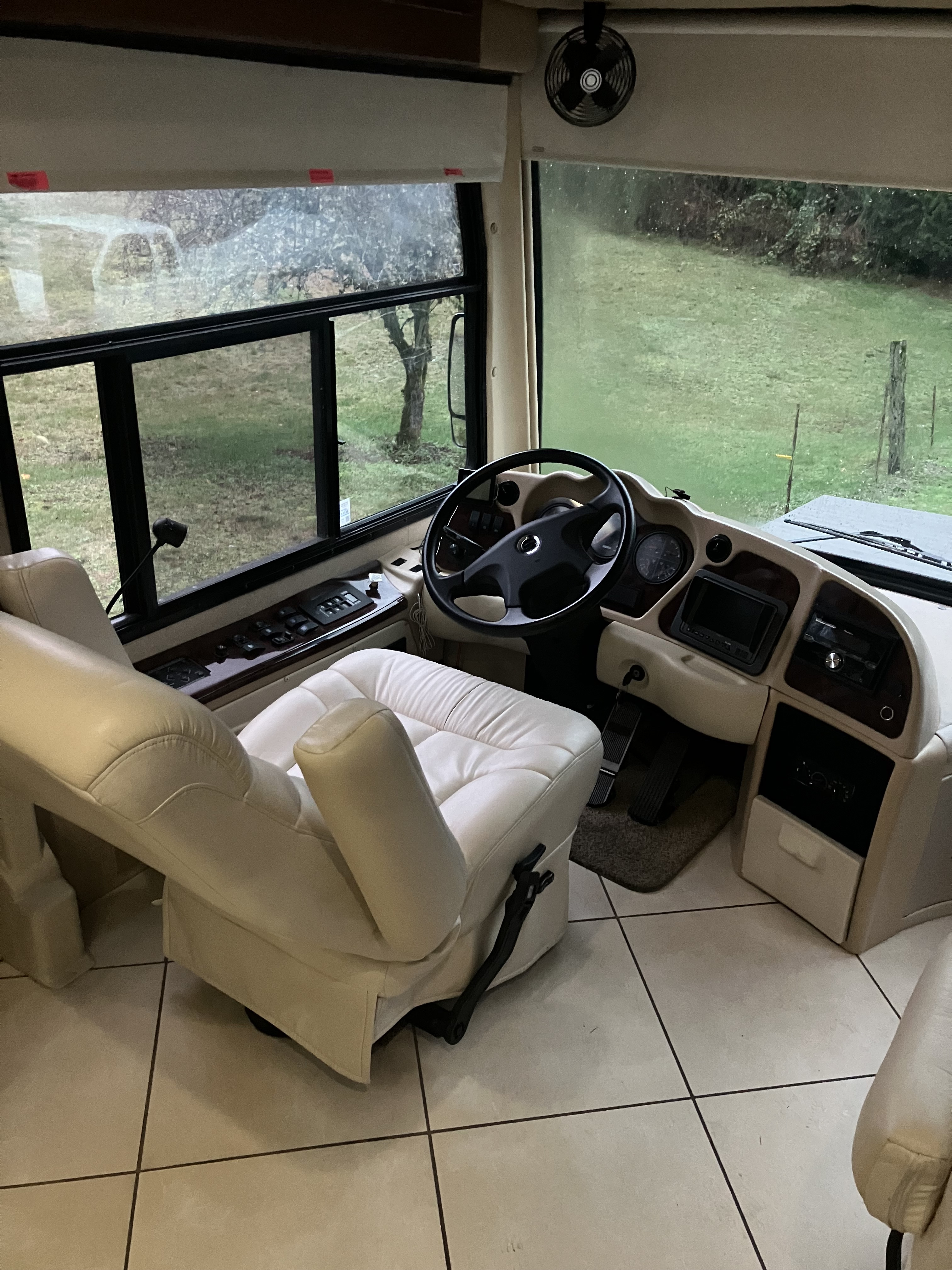 2011 Thor Motor Coach ASTORIA 40BQ in bothell WA